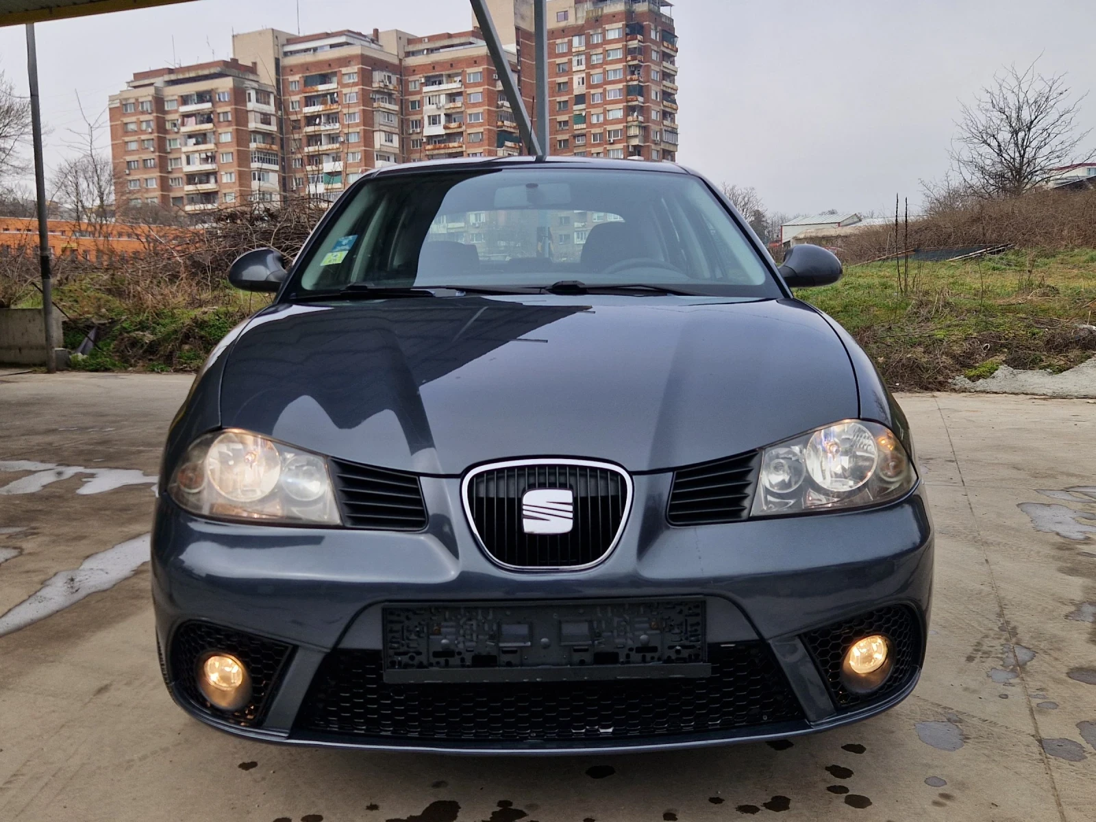Seat Ibiza 1.2i 70к.с., снимка 6 - Автомобили и джипове - 54142978