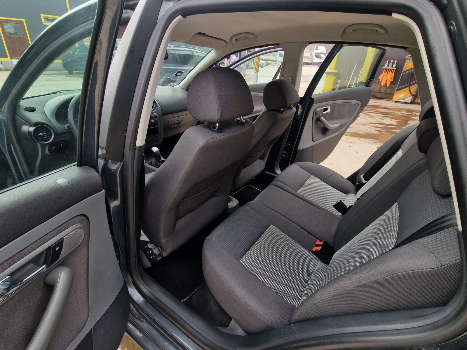 Seat Ibiza 1.2i 70к.с., снимка 12 - Автомобили и джипове - 54142978