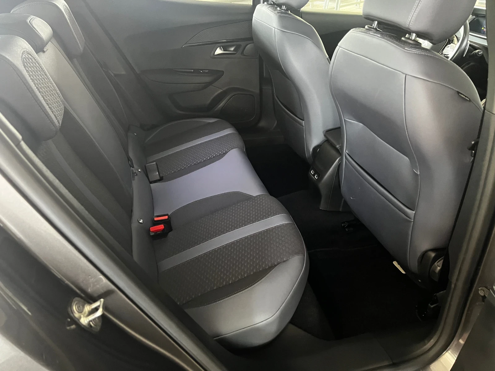 Peugeot 2008  ALLURE АВТОМАТИК, снимка 15 - Автомобили и джипове - 54798751