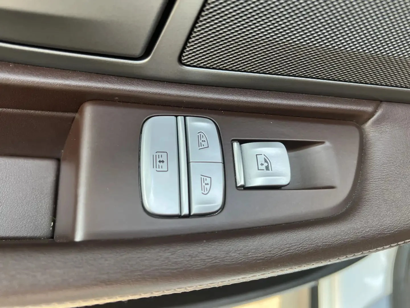 BMW 750 xDrive* M PACK* 360* HUD* DISTRO* H/K* ADAPTIVE, снимка 6 - Автомобили и джипове - 55459504