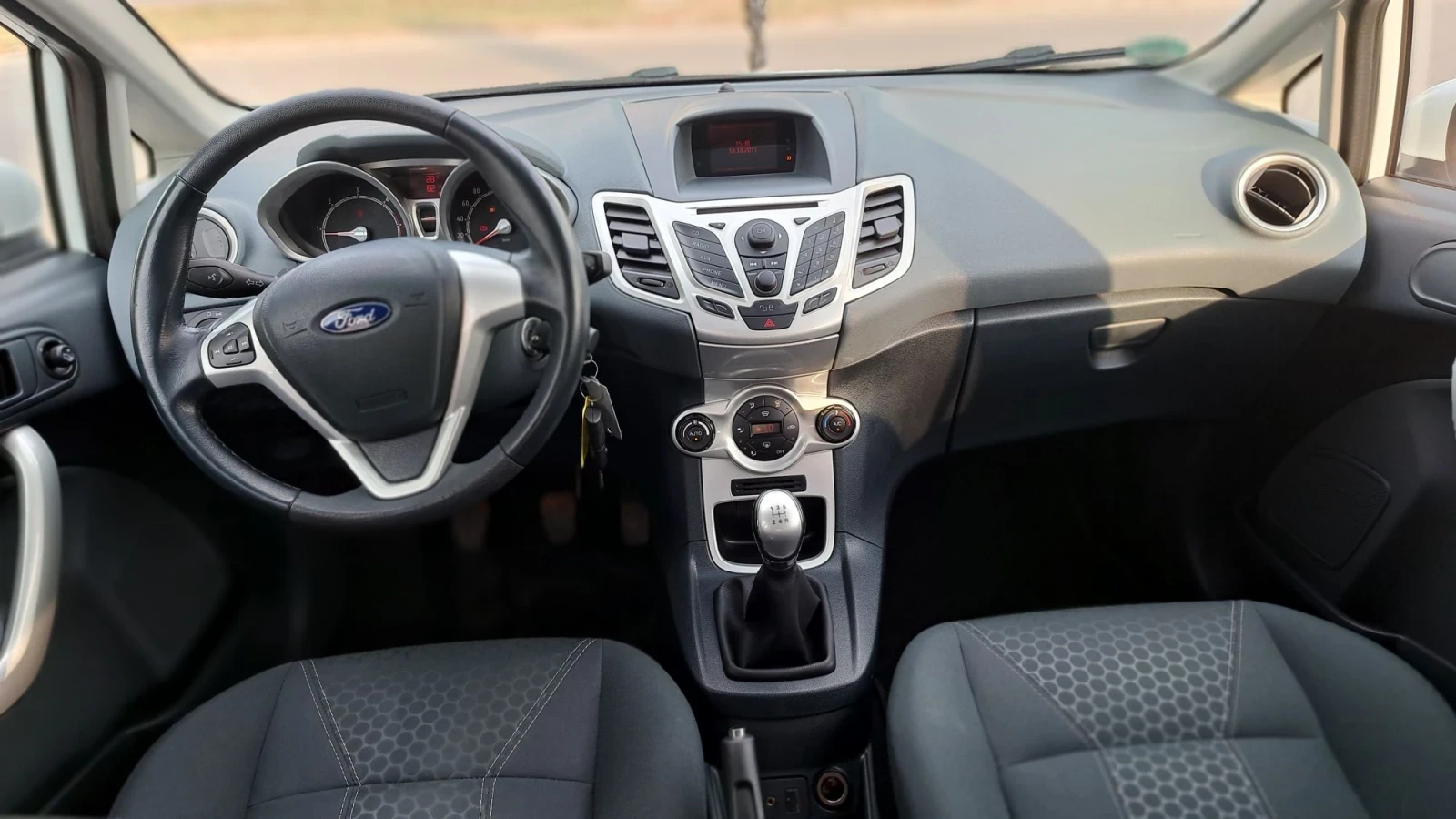 Ford Fiesta 1.6-ТITANIUM, снимка 9 - Автомобили и джипове - 56152322