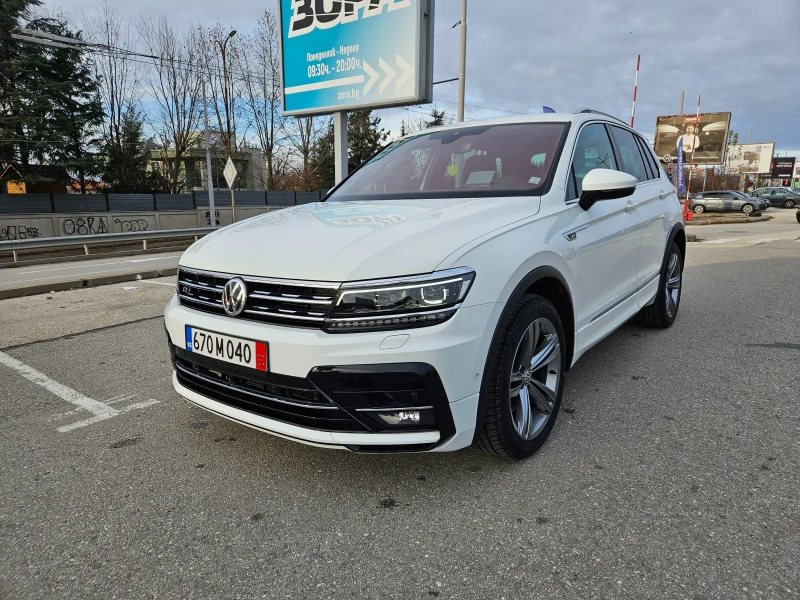 VW Tiguan R-Line, Digital, 4X4, Head up, снимка 1 - Автомобили и джипове - 48271567