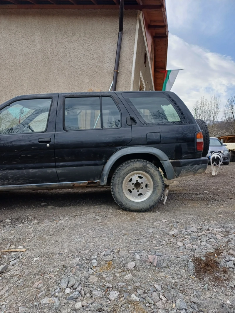 Nissan Pathfinder Джип, снимка 4 - Автомобили и джипове - 49512118