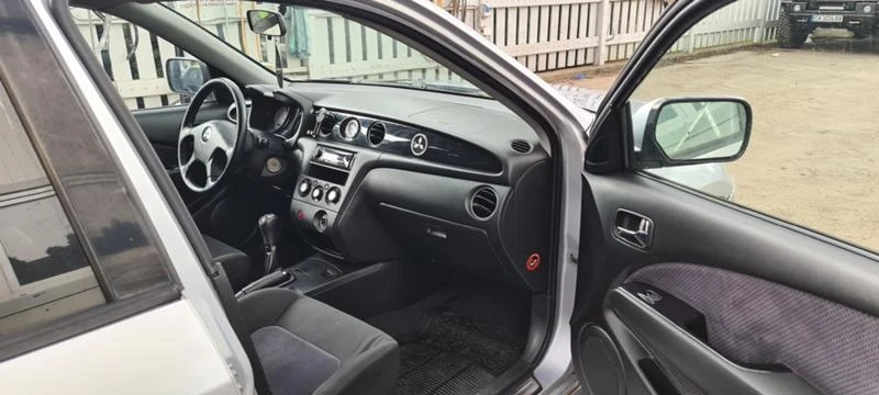 Mitsubishi Outlander 2.4 Газ, снимка 11 - Автомобили и джипове - 47890258