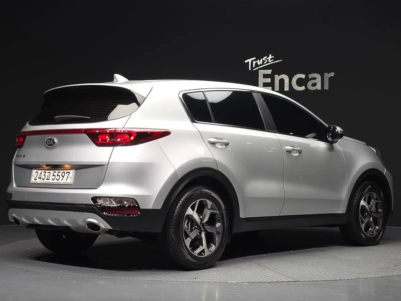 Kia Sportage 1.6 Automatic Най висок клас оборудване, снимка 2 - Автомобили и джипове - 55739510