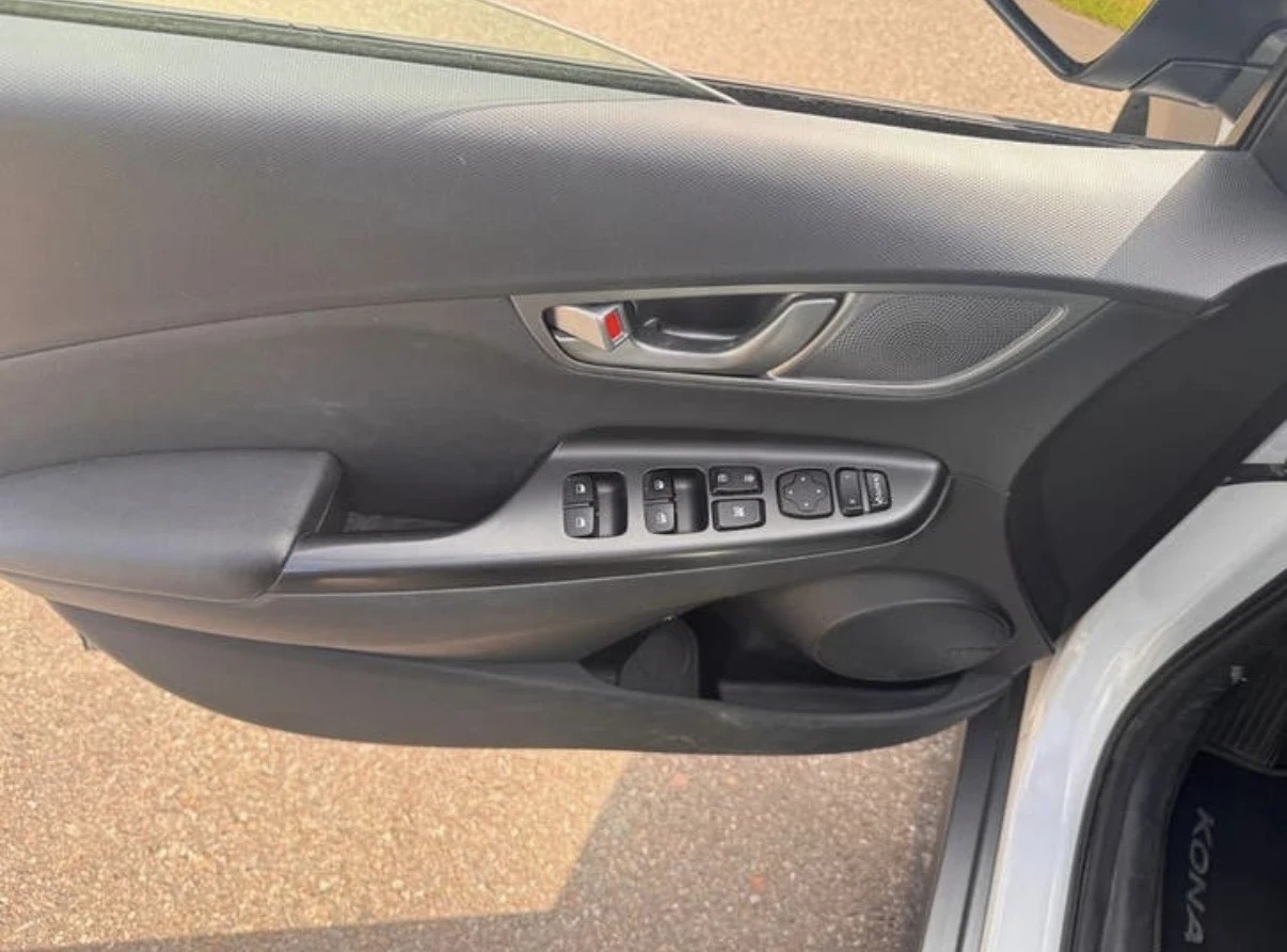 Hyundai Kona 64kWh, Two colors, снимка 8 - Автомобили и джипове - 54683303