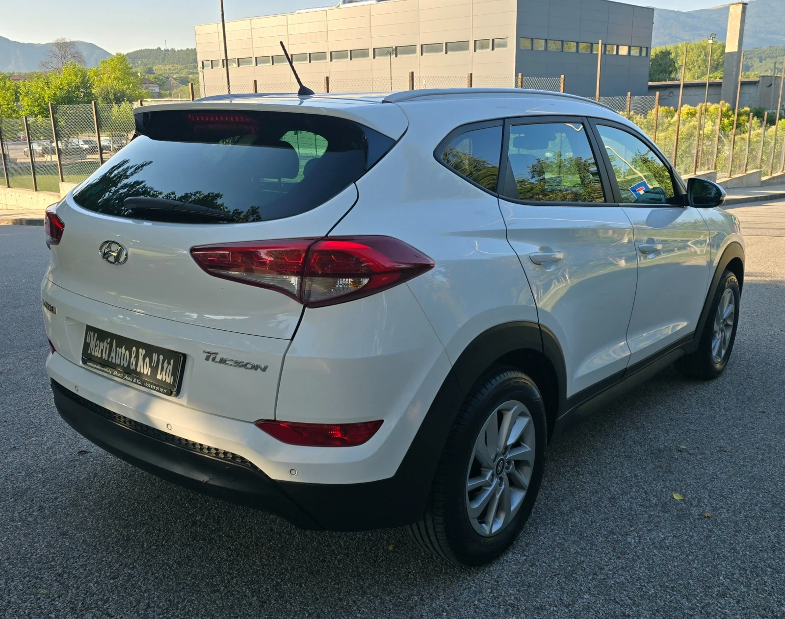 Hyundai Tucson 1.6 GDI , снимка 9 - Автомобили и джипове - 55491545