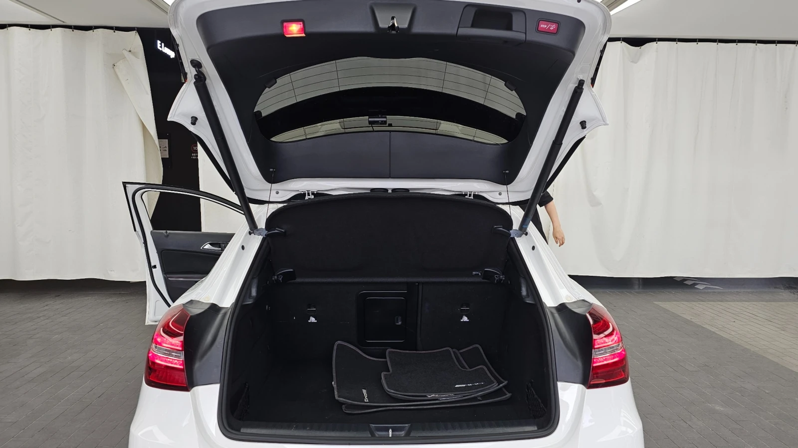 Mercedes-Benz GLA 45 AMG 4Matic, снимка 14 - Автомобили и джипове - 56210560