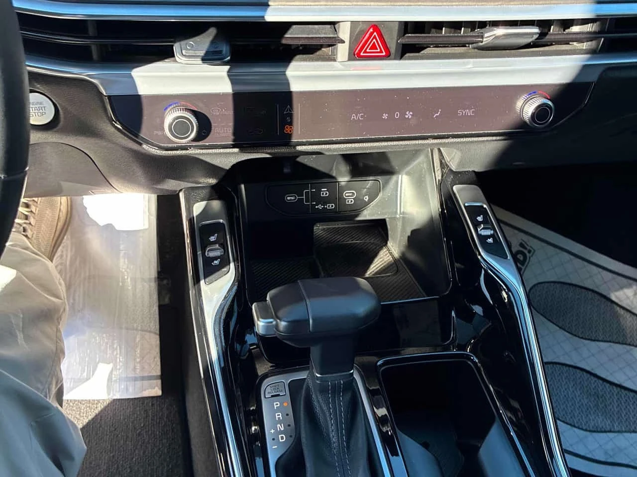 Kia Sorento * AWD Interior * АВТОКРЕДИТ БЕЗ ПЪРВОНАЧАЛНА * , снимка 9 - Автомобили и джипове - 56223313