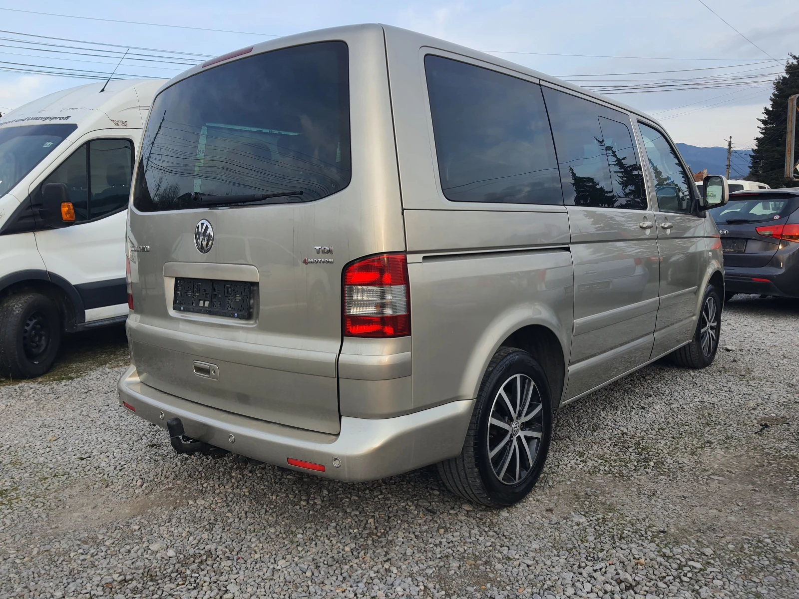 VW Multivan 2.5tdi 4motion, снимка 5 - Бусове и автобуси - 53198363