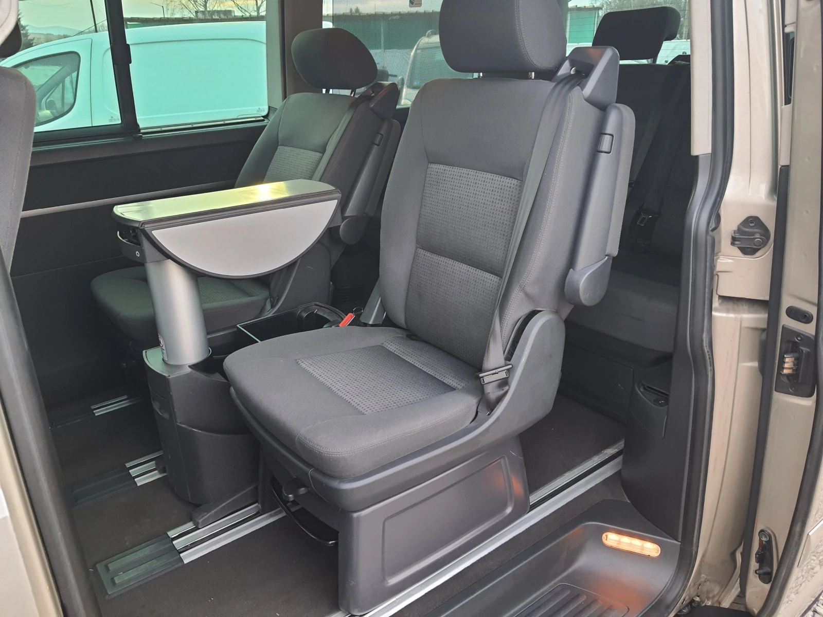 VW Multivan 2.5tdi 4motion, снимка 9 - Бусове и автобуси - 53198363