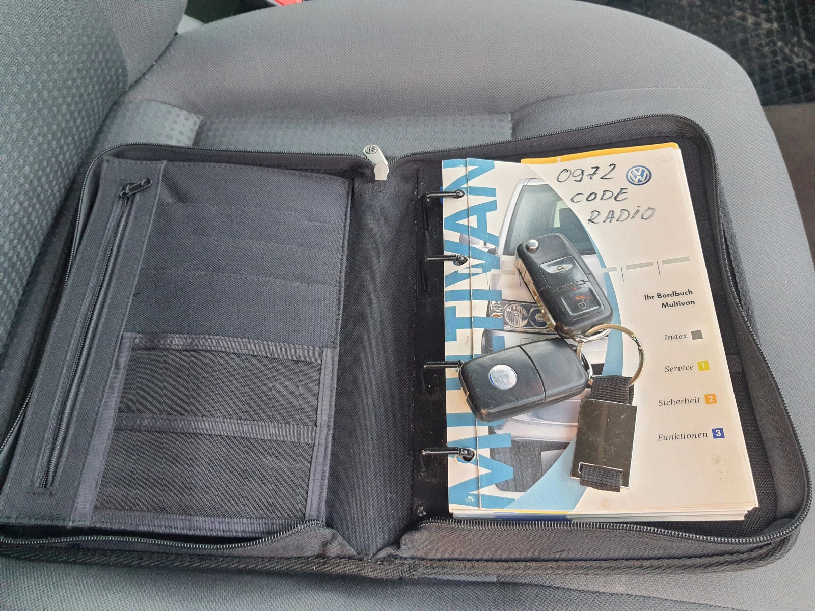 VW Multivan 2.5tdi 4motion, снимка 15 - Бусове и автобуси - 53198363