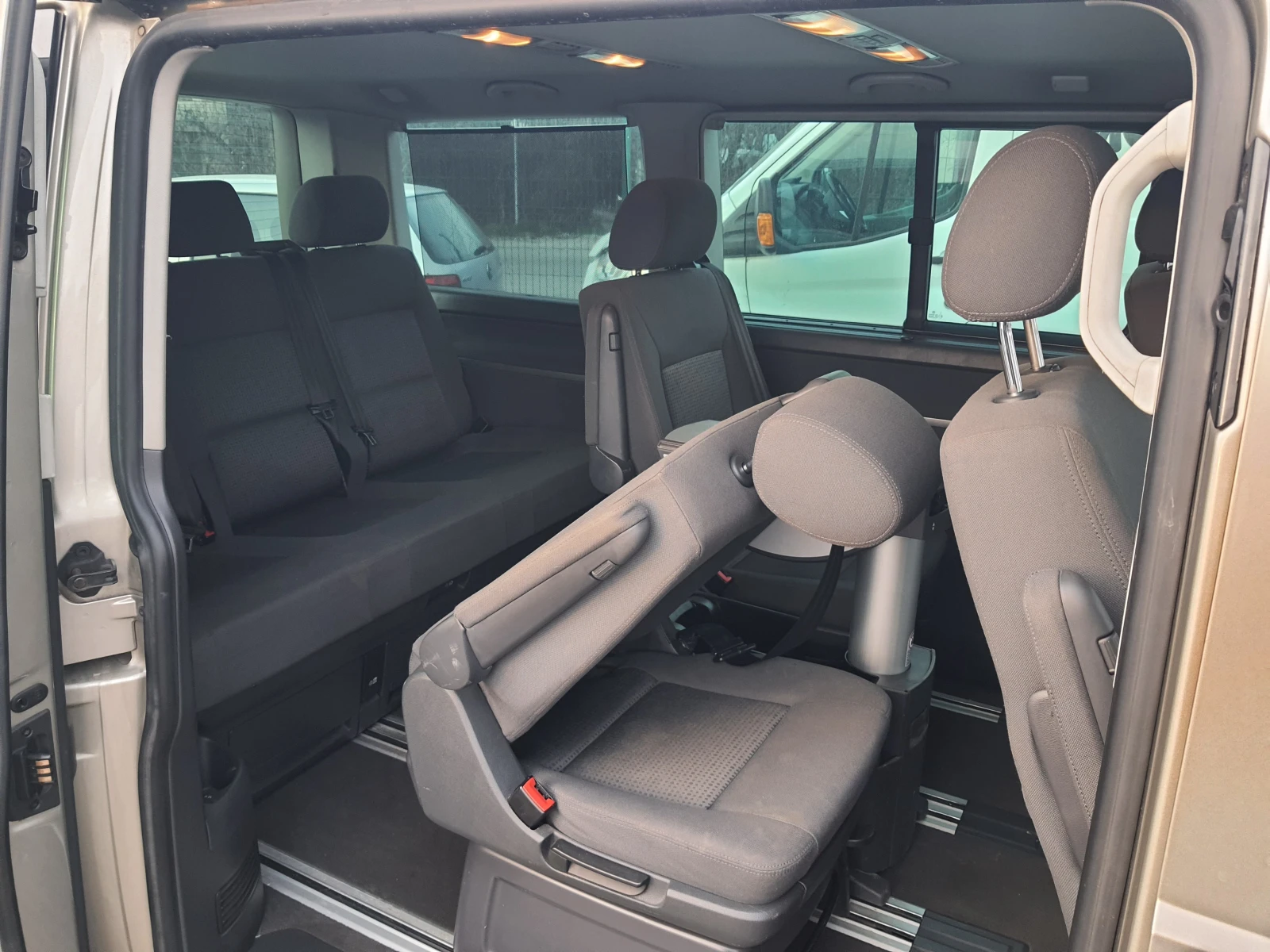 VW Multivan 2.5tdi 4motion, снимка 11 - Бусове и автобуси - 53198363