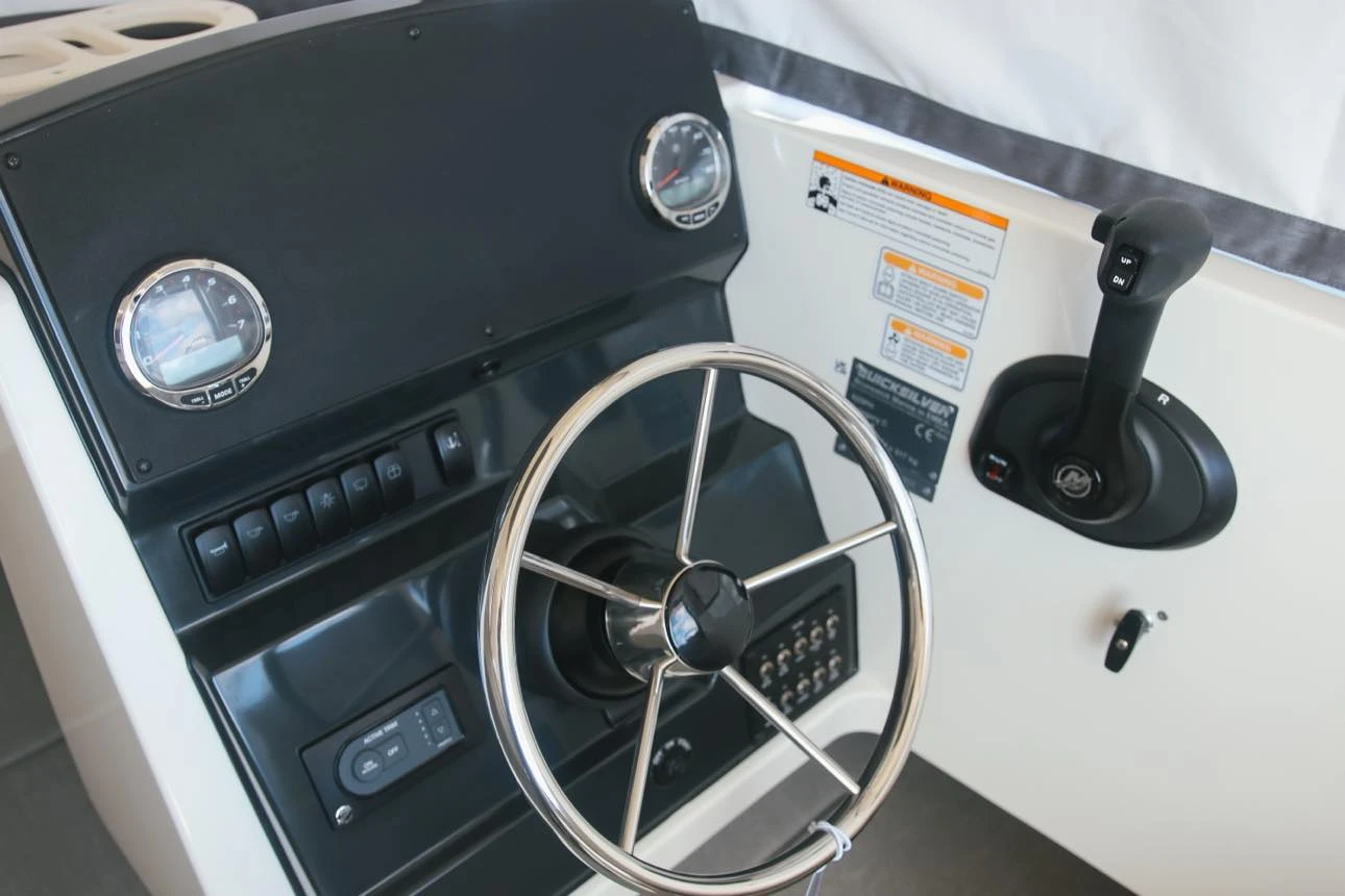  Quicksilver 625 Pilothouse | Mobile.bg   12