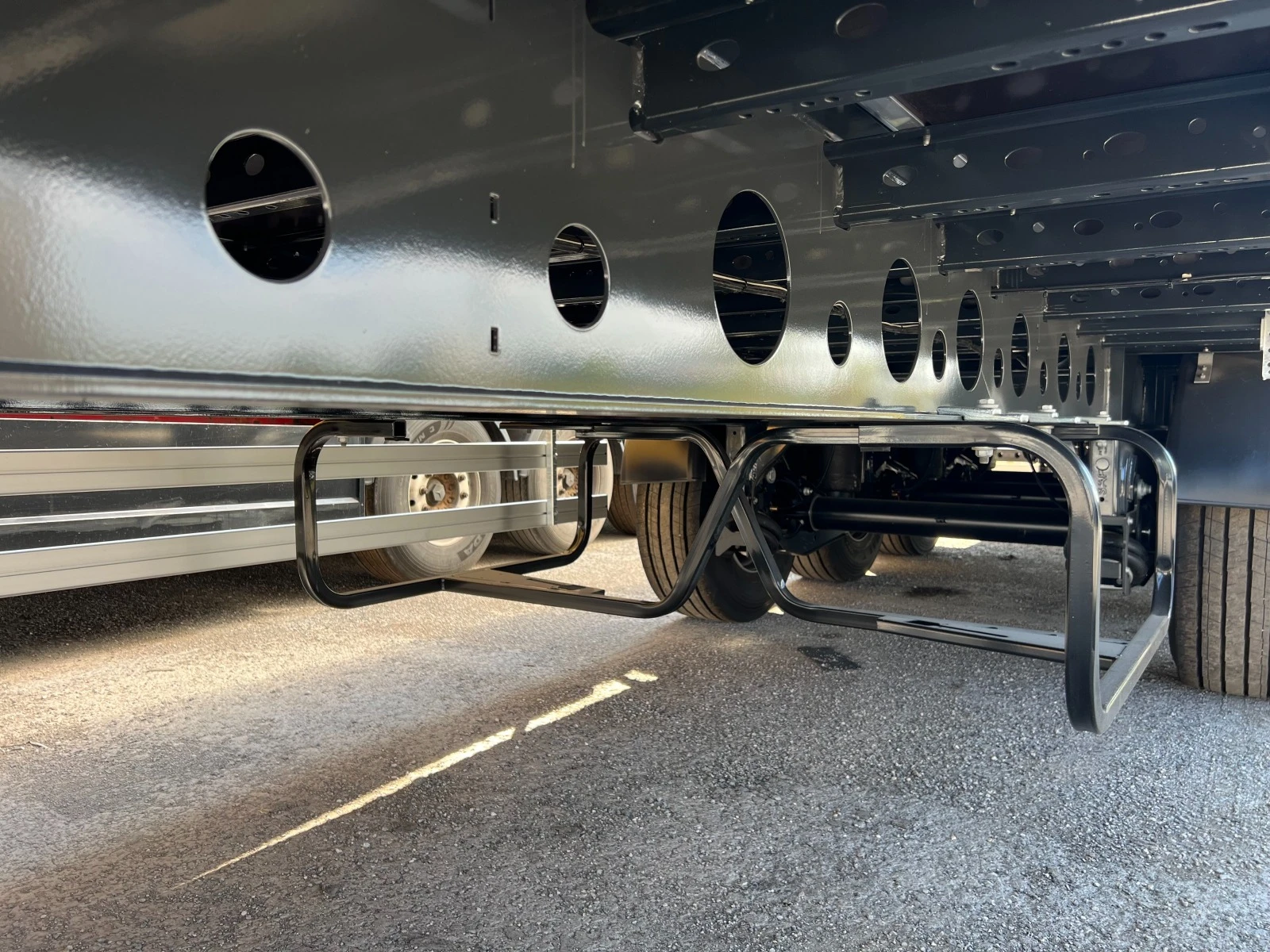  Schwarzmuller J-Serie, 5570kg, Goodyear,  | Mobile.bg   13