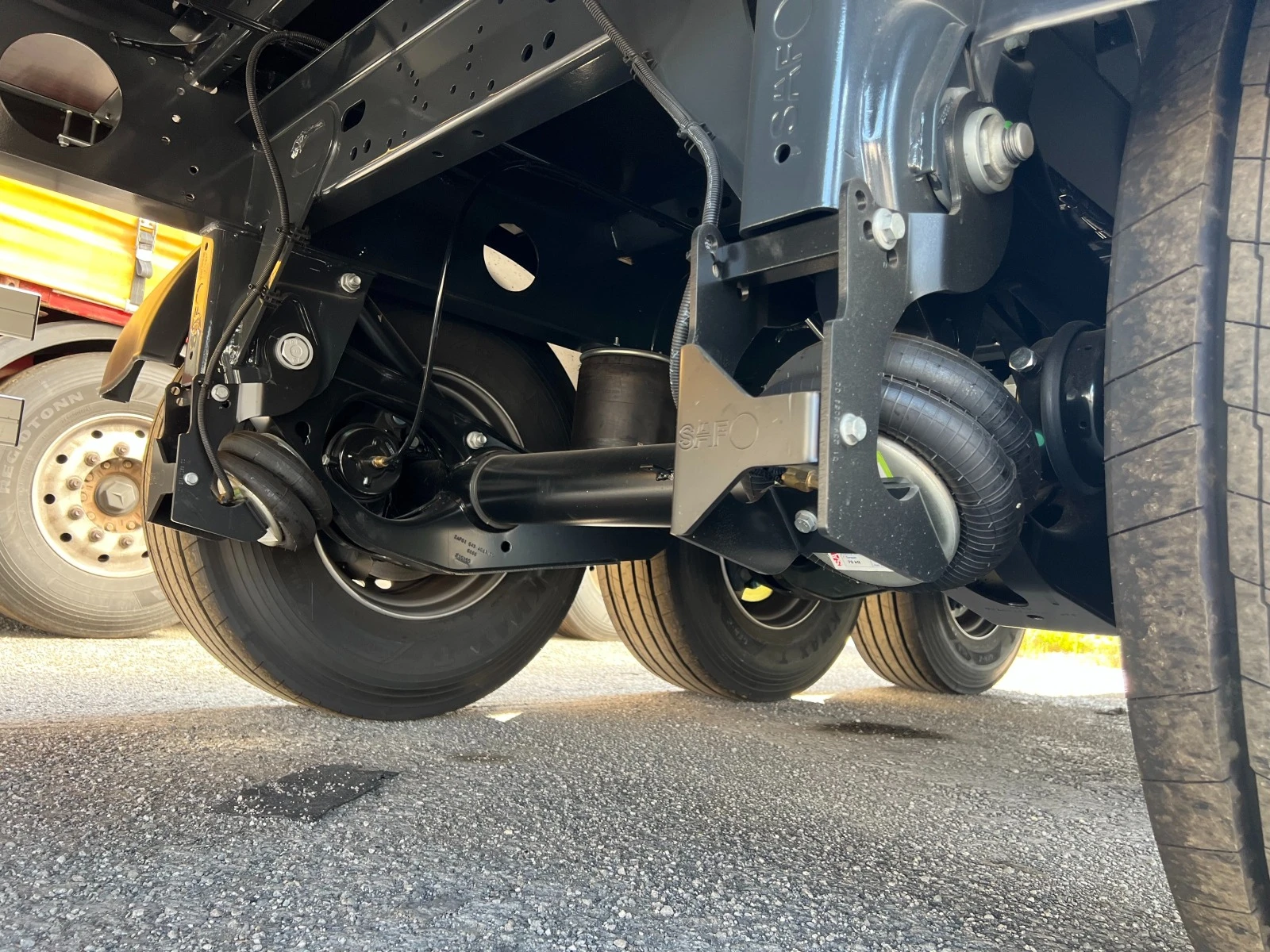  Schwarzmuller J-Serie, 5570kg, Goodyear,  | Mobile.bg   14