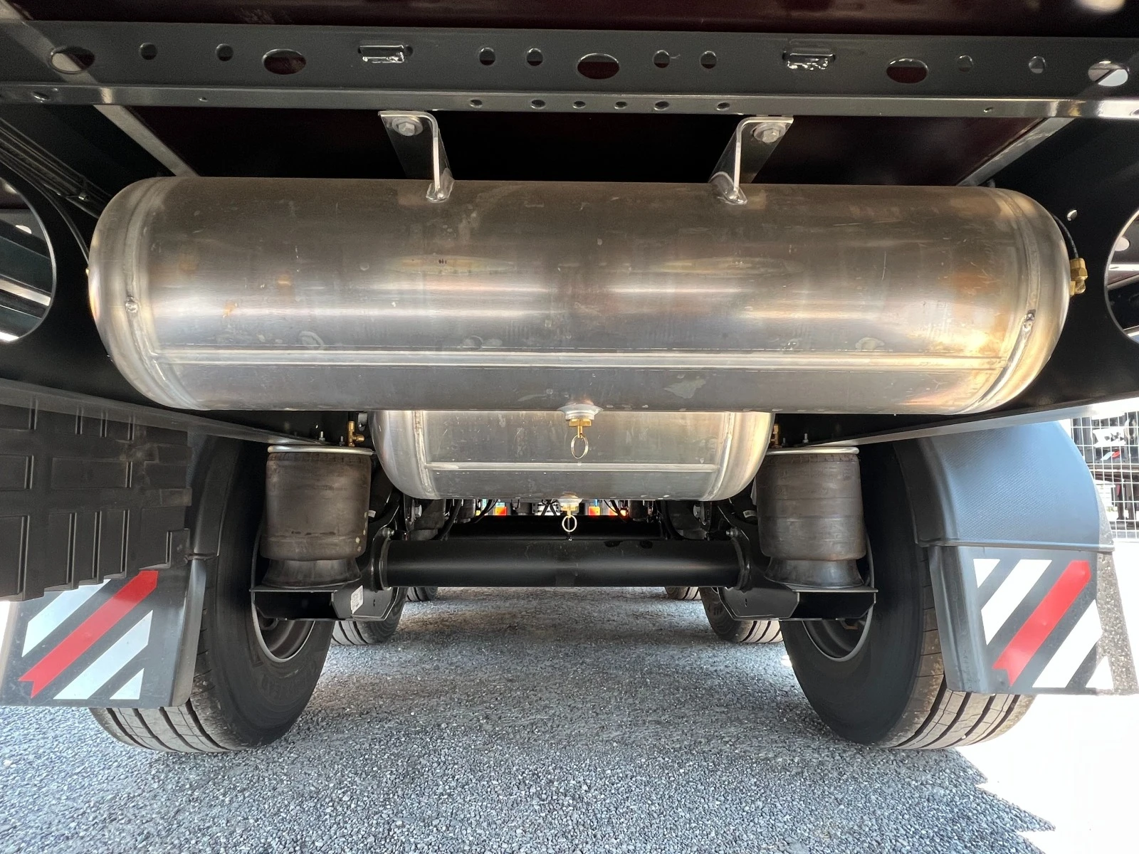  Schwarzmuller J-Serie, 5570kg, Goodyear,  | Mobile.bg   16