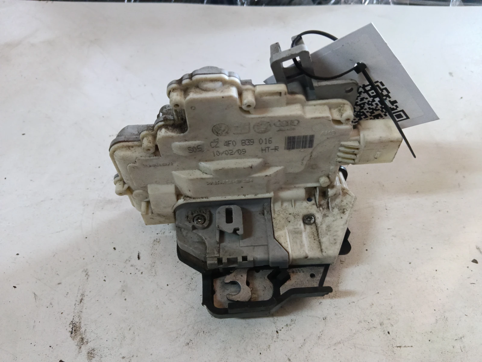брава (задна дясна)  4F0839016 Audi A3