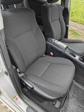 Toyota Avensis 1.8 lpg, снимка 9