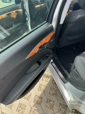 Mercedes-Benz E 220, снимка 10