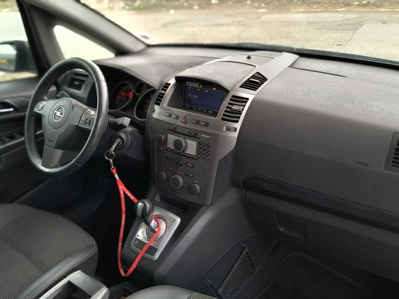 Opel Zafira 1.8i Газова, снимка 9 - Автомобили и джипове - 50714656