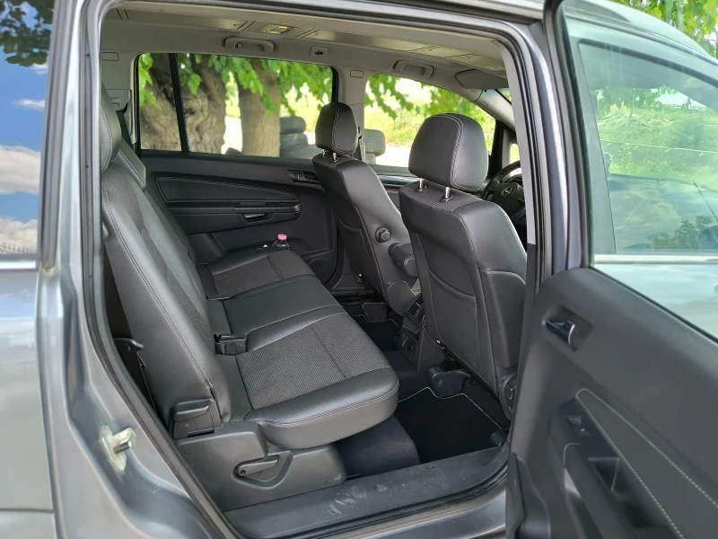Opel Zafira 1.8i Газова, снимка 10 - Автомобили и джипове - 50714656