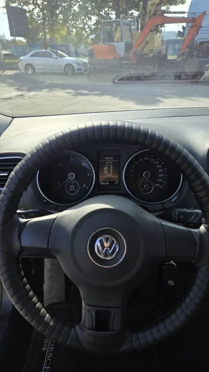 VW Golf 6, 1.6 Tdi BlueMotion, снимка 13 - Автомобили и джипове - 52146511