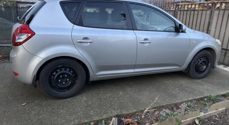 Kia Ceed, снимка 4 - Автомобили и джипове - 53595898