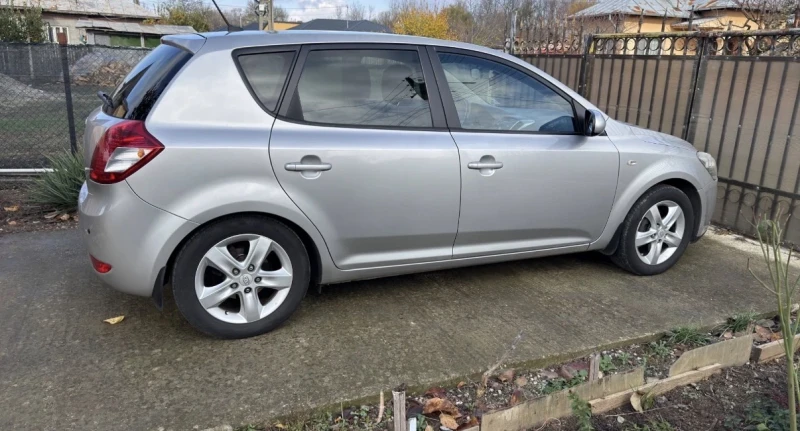 Kia Ceed, снимка 3 - Автомобили и джипове - 53595898