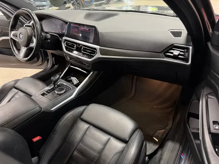 BMW 330 i xDrive * AMBIENT LIGHTING * M PACK * CARFAX, снимка 10 - Автомобили и джипове - 54811985