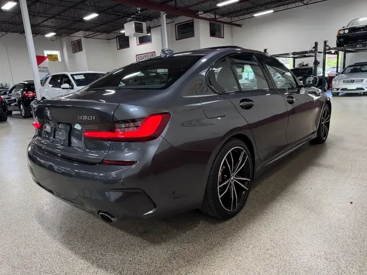 BMW 330 i xDrive * AMBIENT LIGHTING * M PACK * CARFAX, снимка 5 - Автомобили и джипове - 54811985