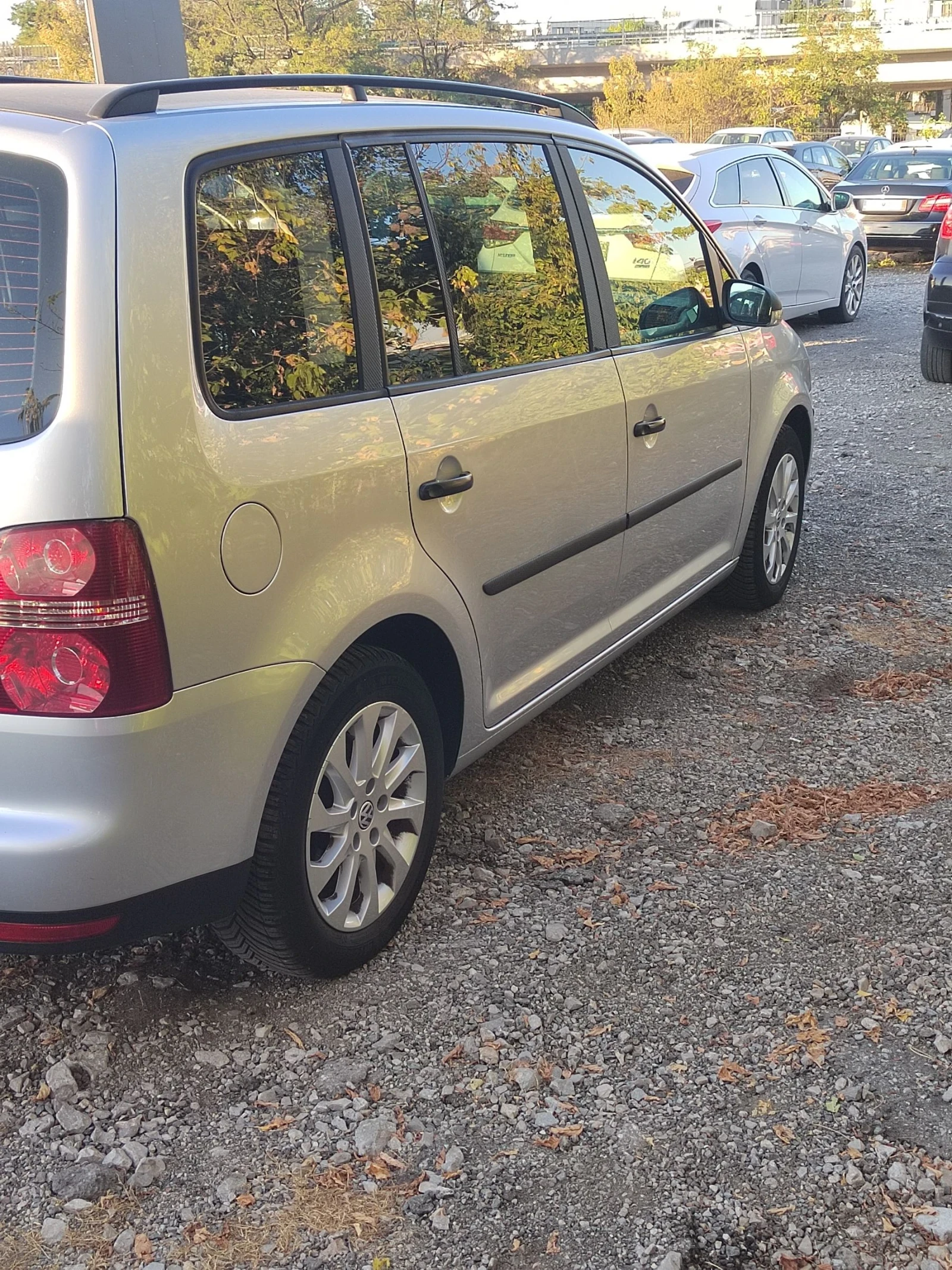 VW Touran 1.6 BENZIN 102к.с. - изображение 4