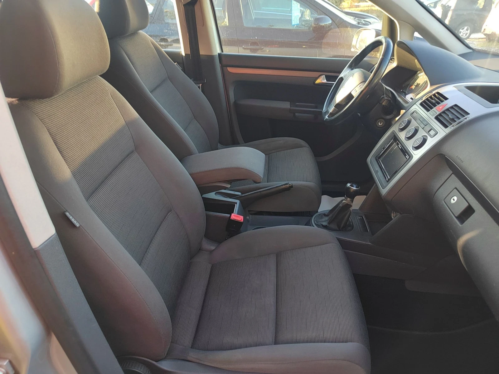 VW Touran 1.6 BENZIN 102к.с. - изображение 9