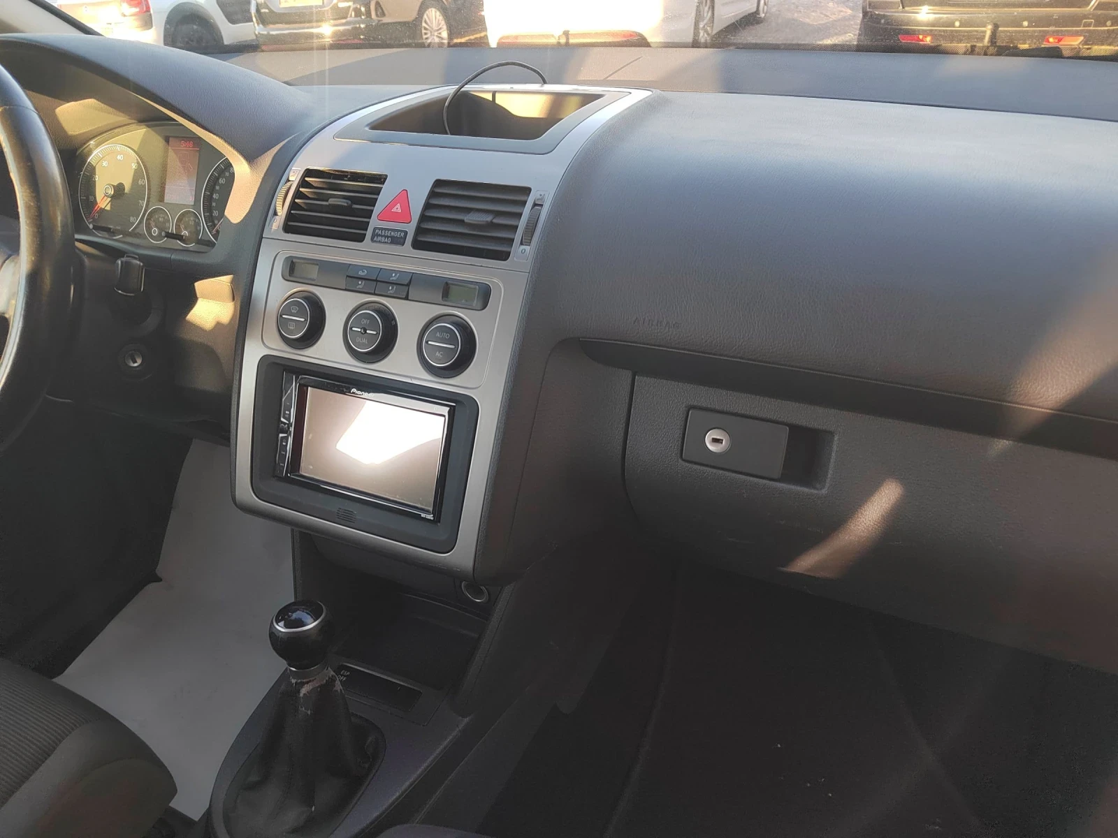 VW Touran 1.6 BENZIN 102к.с. - изображение 10
