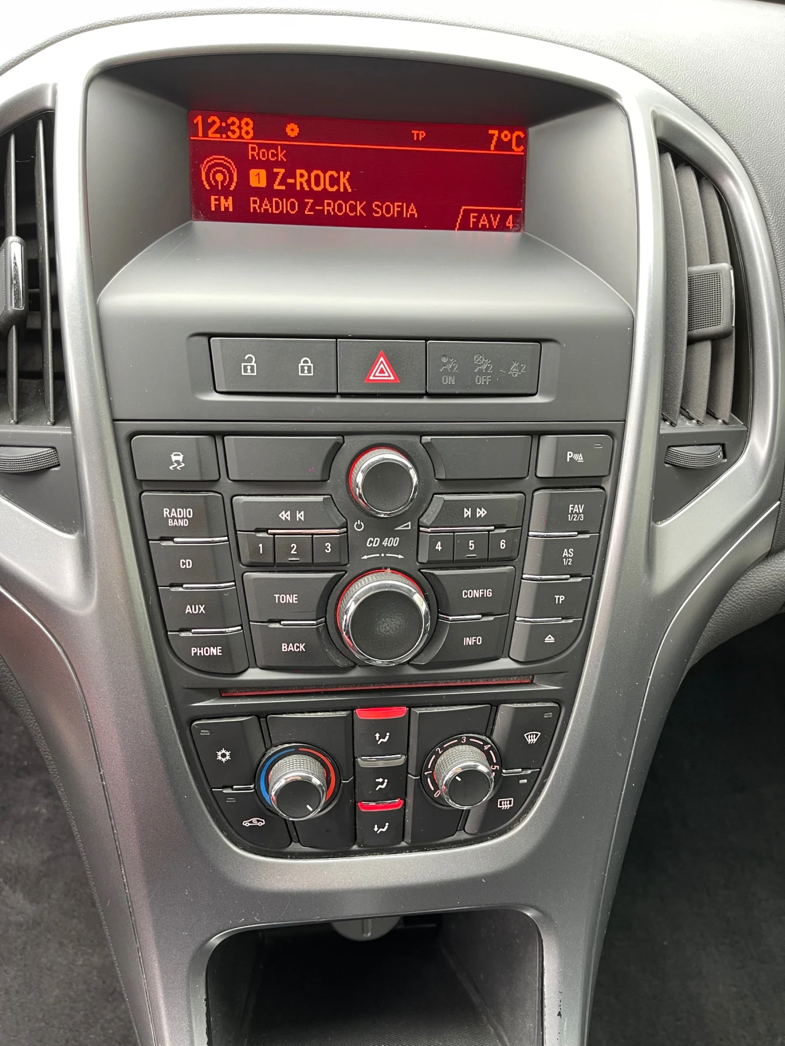 Opel Astra 1.7/CDTI Facelift Чисто нови гуми  - изображение 10