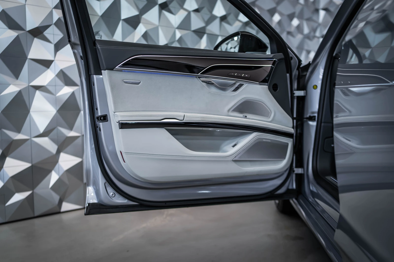 Audi A8 L Sport 60 V8 TFSI DesignSelection* Matrix* Pano*  - изображение 7