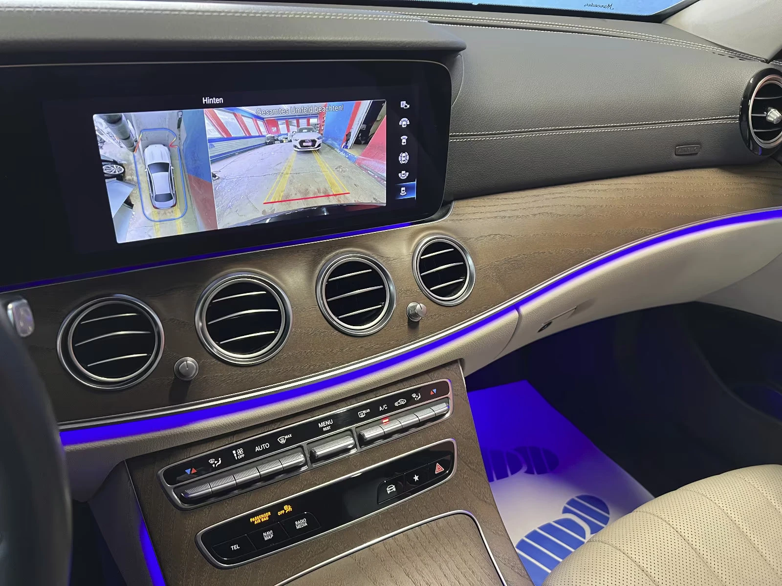 Mercedes-Benz E 220 d/EXCLUSIVE/194HP/BURM/360/ACC/LED/885g, снимка 11 - Автомобили и джипове - 53735413