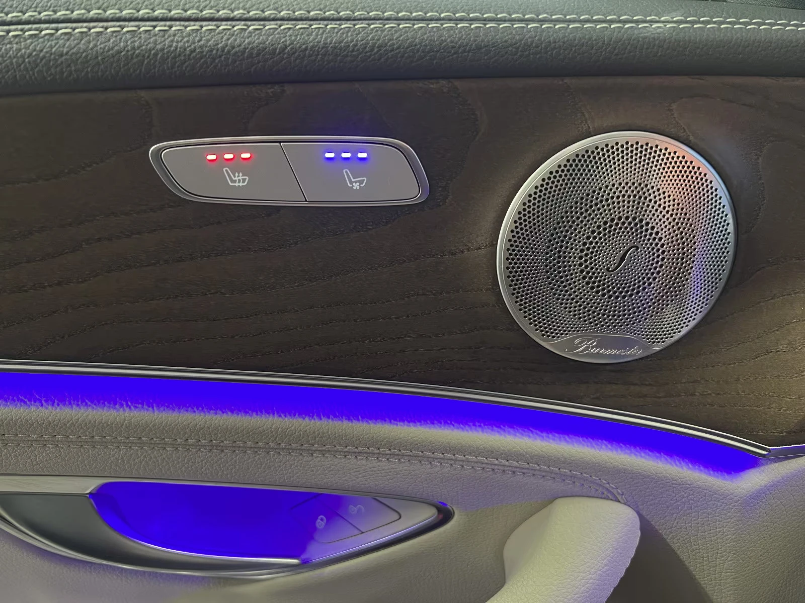 Mercedes-Benz E 220 d/EXCLUSIVE/194HP/BURM/360/ACC/LED/885g, снимка 13 - Автомобили и джипове - 53735413