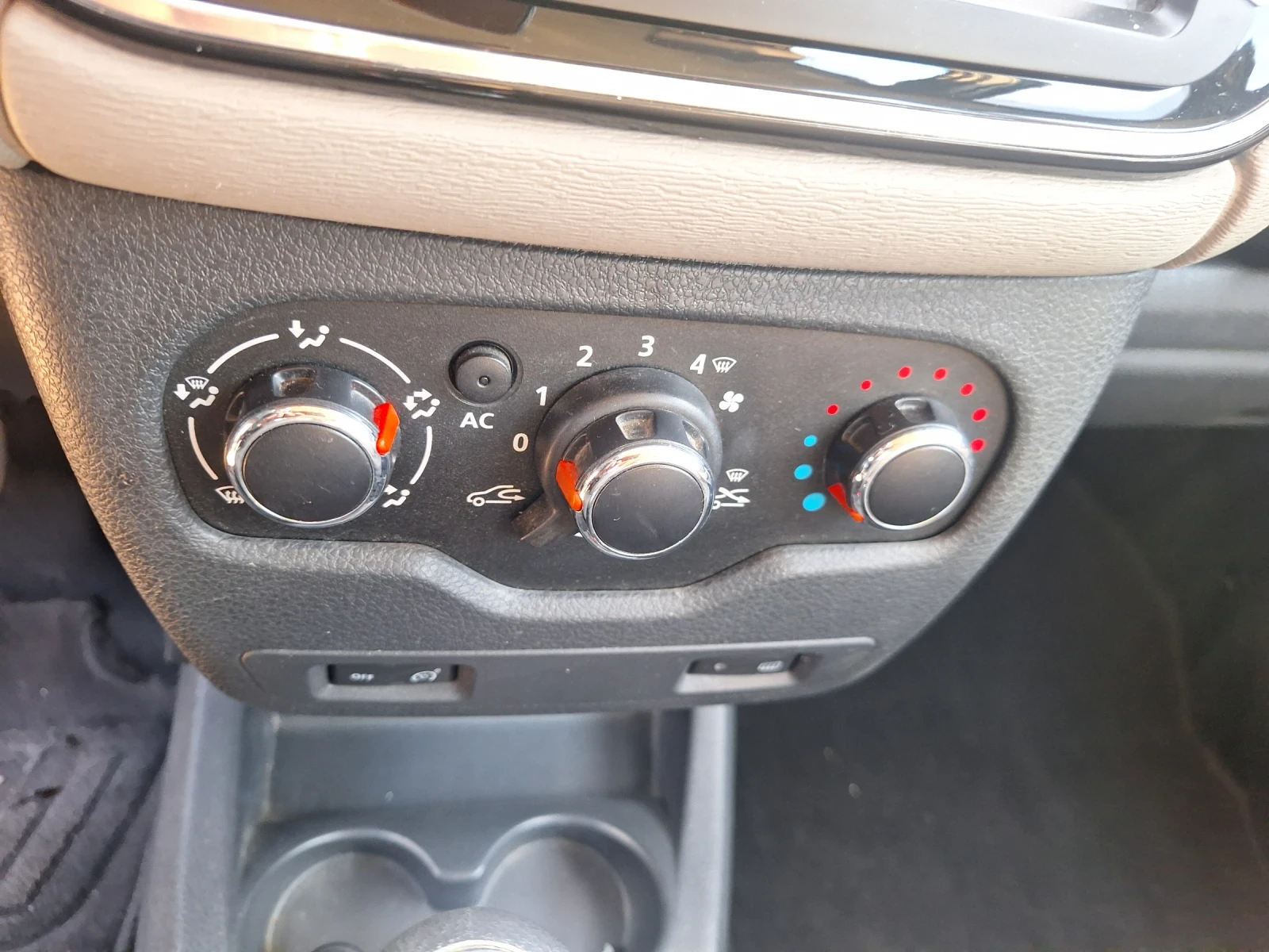 Dacia Lodgy 7 места, снимка 10 - Автомобили и джипове - 53977076