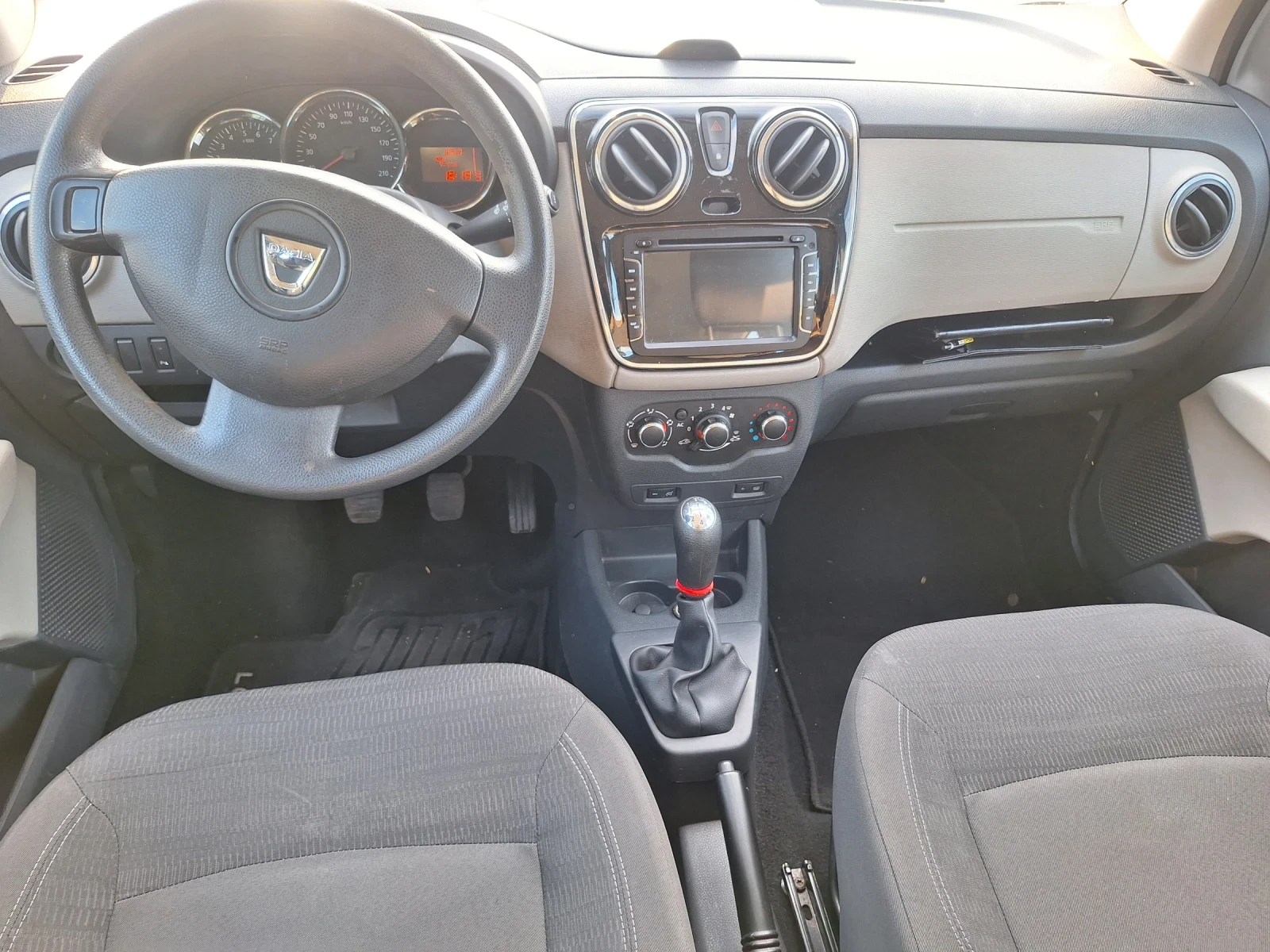 Dacia Lodgy 7 места, снимка 8 - Автомобили и джипове - 53977076