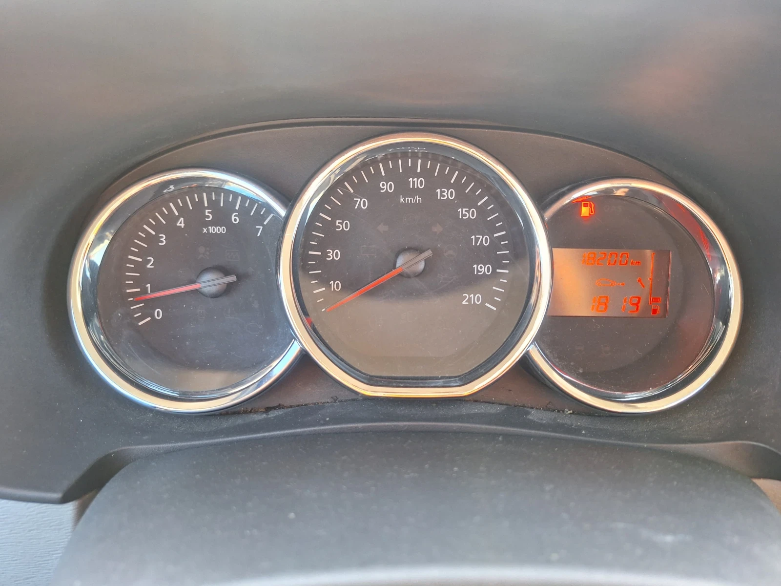 Dacia Lodgy 7 места, снимка 7 - Автомобили и джипове - 53977076