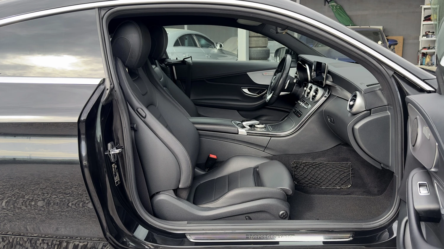 Mercedes-Benz C 180 Face AMG Line 9G КОЖА ПОДГРЕВ КАМЕРА АСИСТЕНТИ, снимка 14 - Автомобили и джипове - 54456328