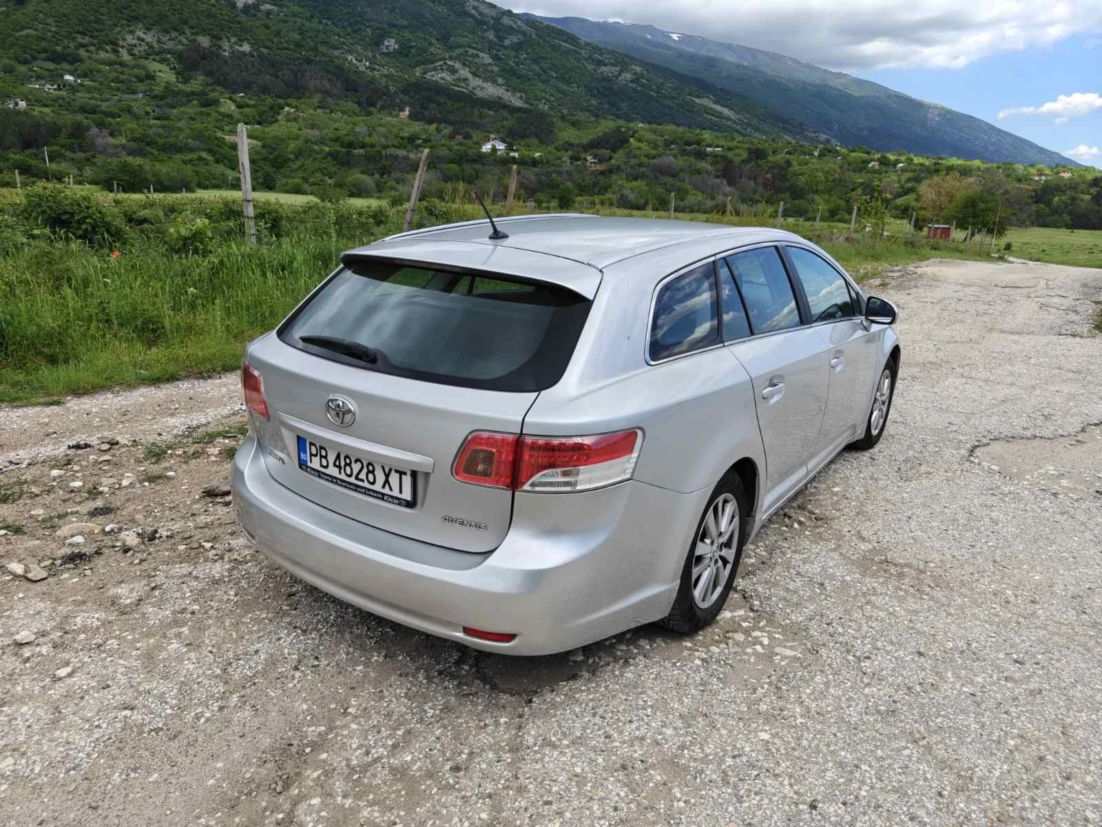 Toyota Avensis 1.8 lpg, снимка 3 - Автомобили и джипове - 54648674
