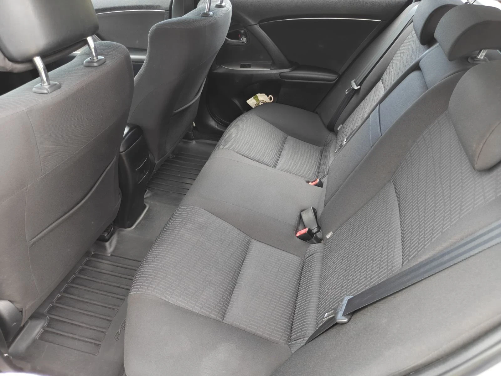 Toyota Avensis 1.8 lpg, снимка 7 - Автомобили и джипове - 54648674