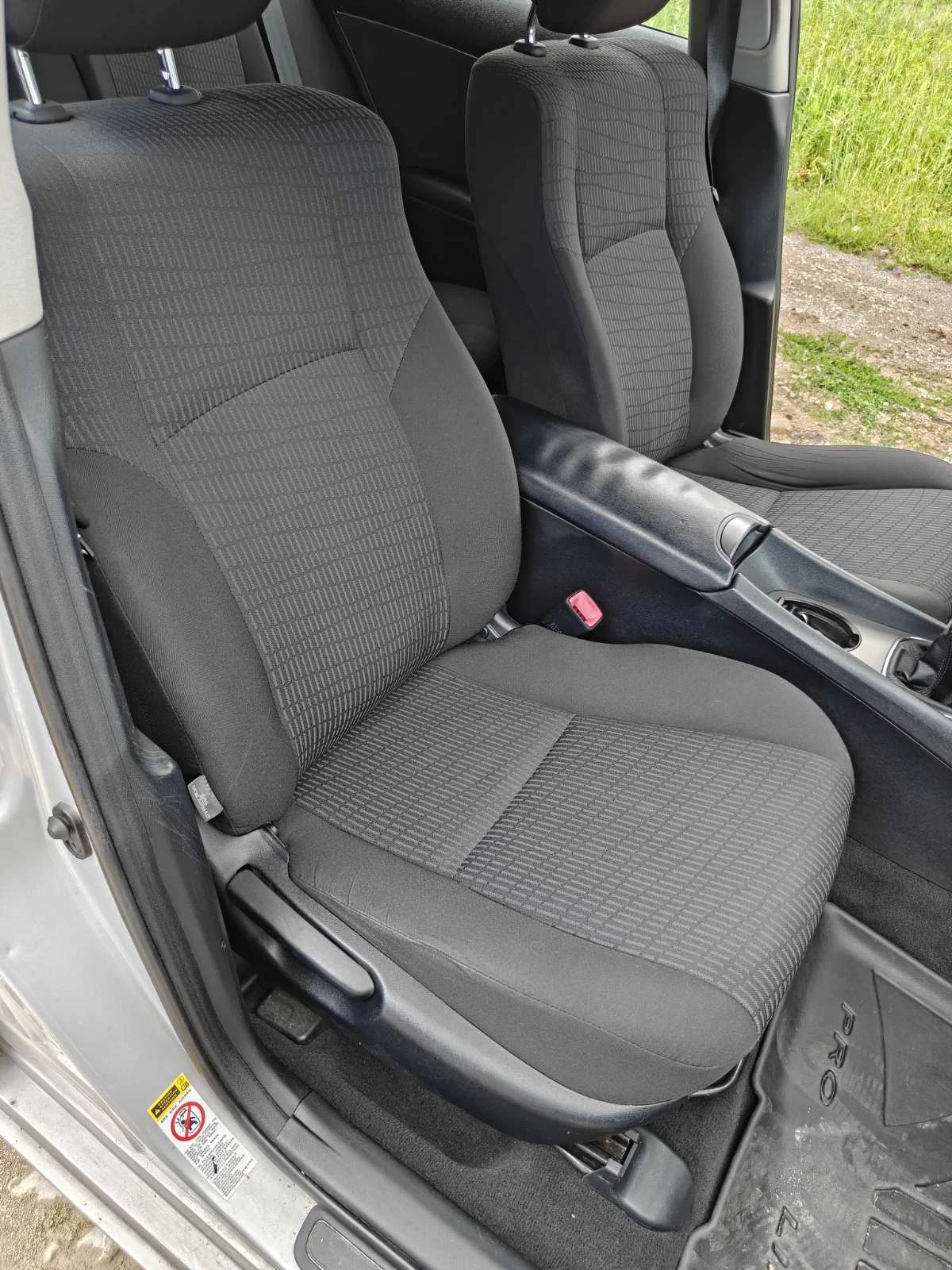 Toyota Avensis 1.8 lpg, снимка 9 - Автомобили и джипове - 54648674