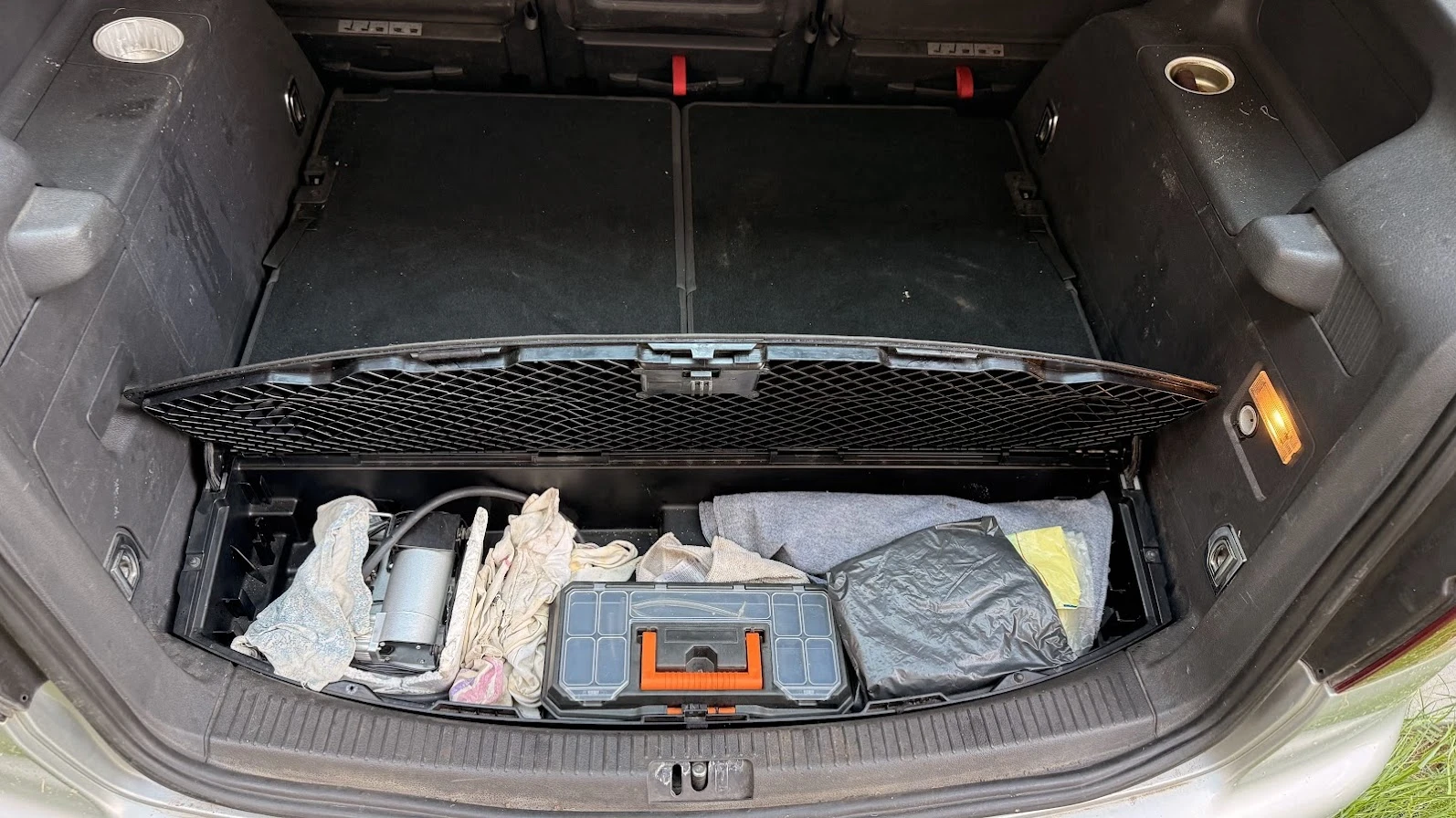 VW Touran МЕТАН, снимка 14 - Автомобили и джипове - 54790916