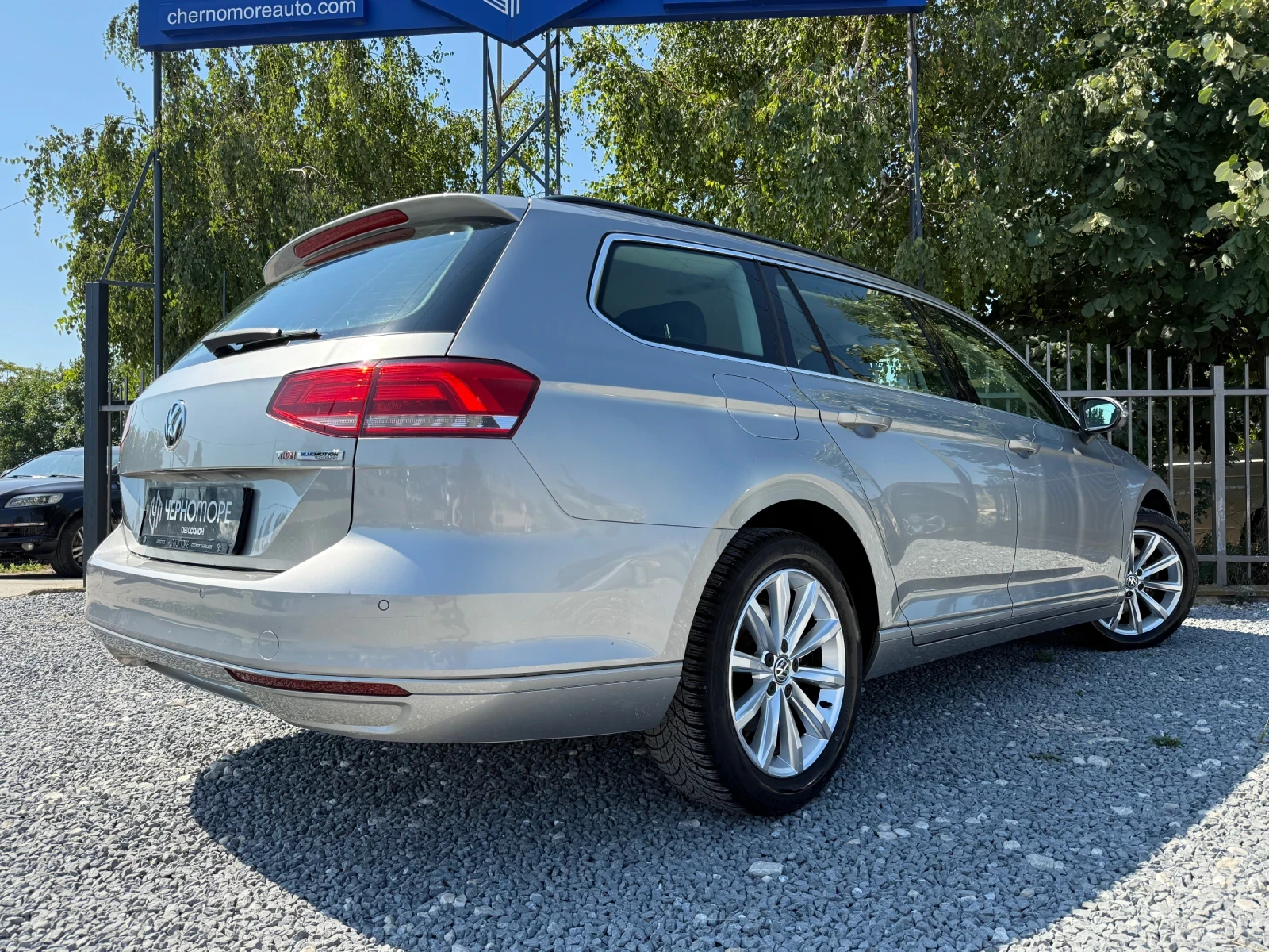 VW Passat 1.6 TDI DSG Executive Line Variant, снимка 6 - Автомобили и джипове - 55537691