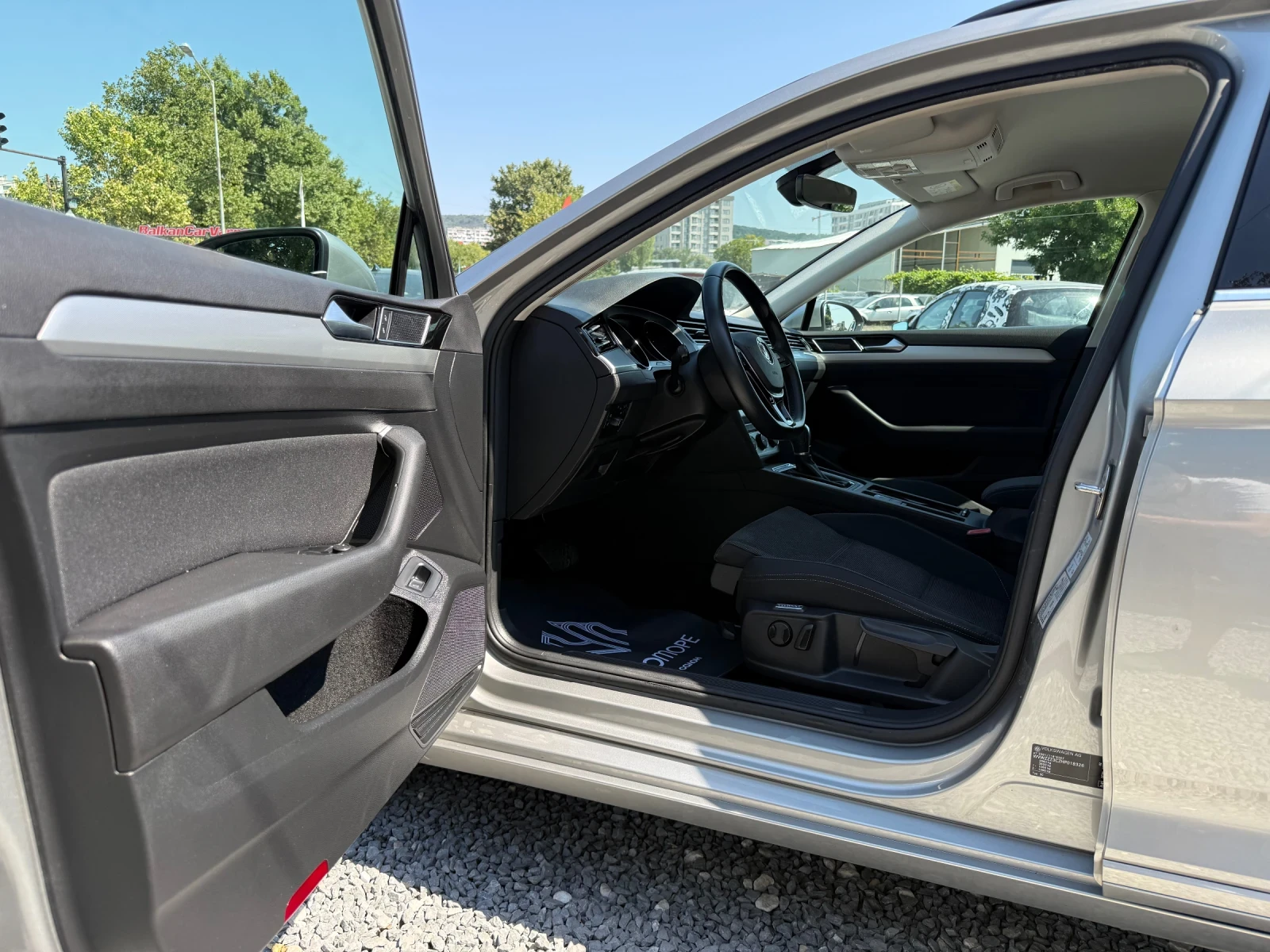 VW Passat 1.6 TDI DSG Executive Line Variant, снимка 15 - Автомобили и джипове - 55537691