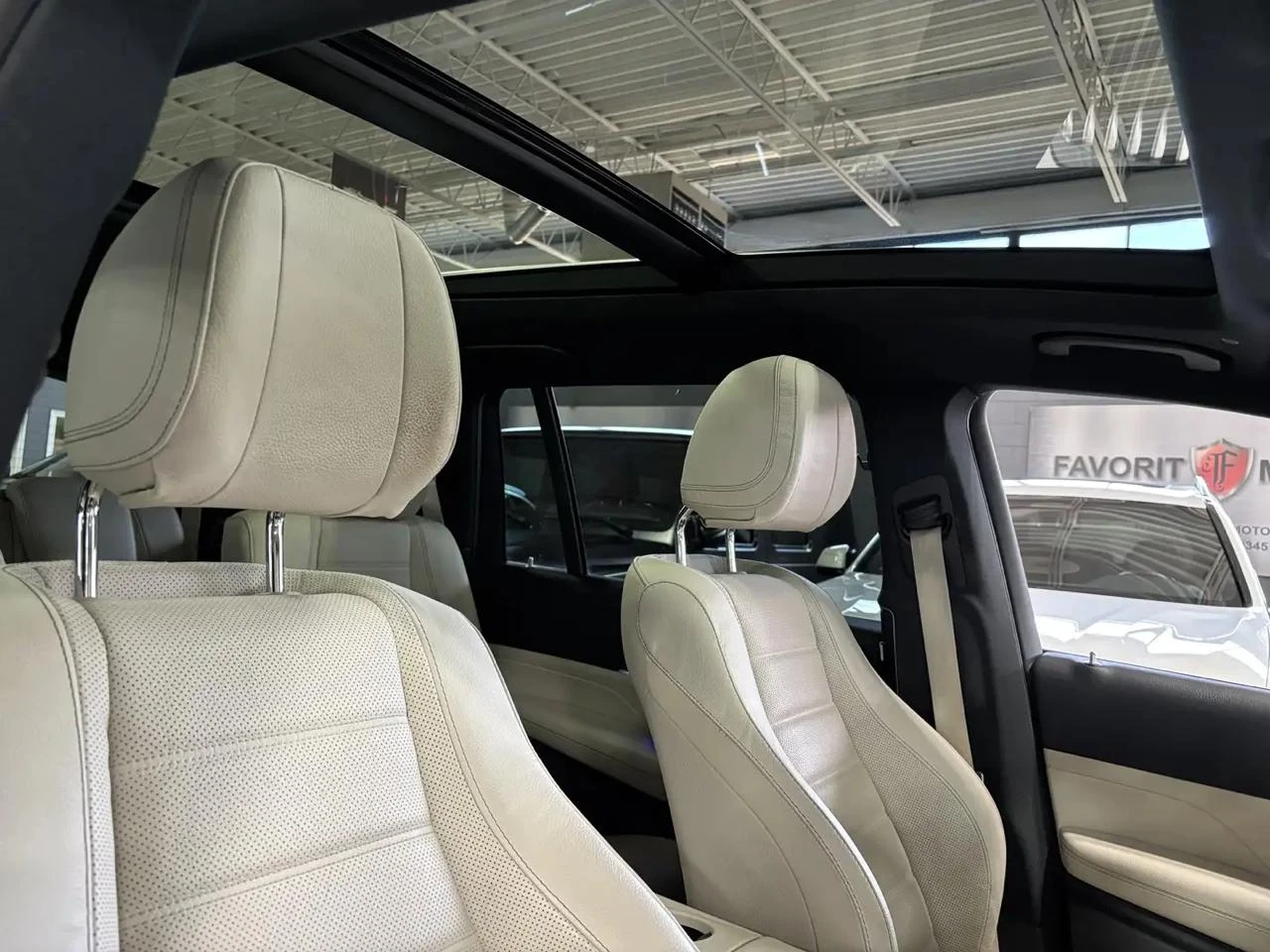 Mercedes-Benz GLS 450 FACELIFT* MASSAGE* PANO* ОБДУХ, снимка 9 - Автомобили и джипове - 55627515