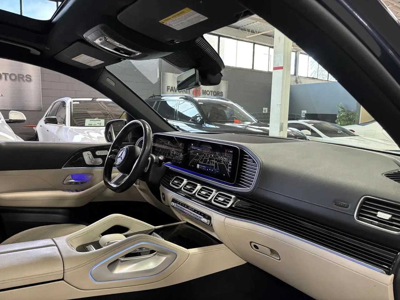 Mercedes-Benz GLS 450 FACELIFT* MASSAGE* PANO* ОБДУХ, снимка 8 - Автомобили и джипове - 55627515